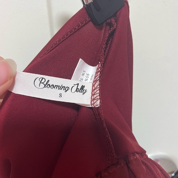 Red athletic shorts - Picture 4 of 5